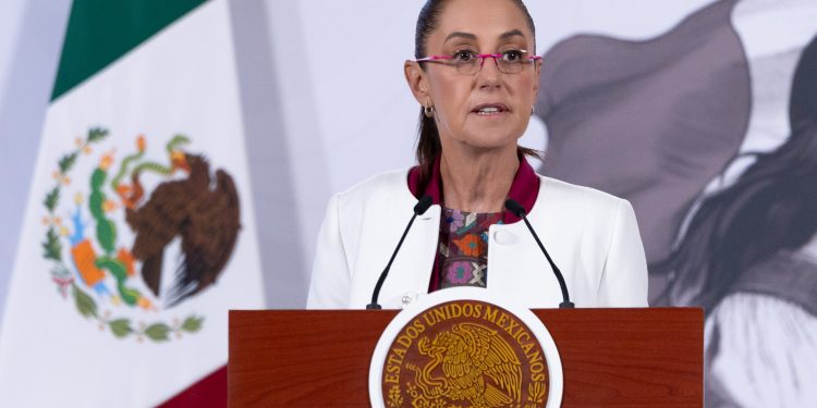 Sheinbaum pide evitar bufetes privados en reclamos por accidente del Tren Interoceánico