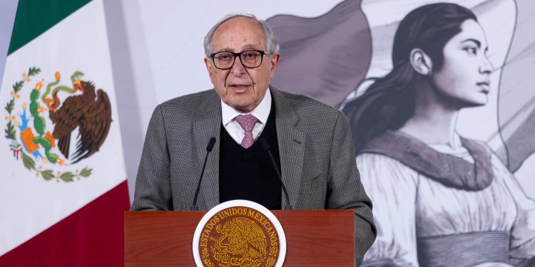 Salud redobla vacunación para frenar sarampión y llevará dosis al Metro y centrales camioneras