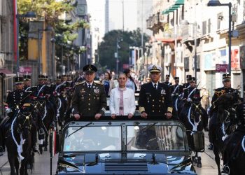 Sheinbaum encabeza la Marcha de la Lealtad en el Zócalo por primera vez en la historia