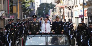 Sheinbaum encabeza la Marcha de la Lealtad en el Zócalo por primera vez en la historia