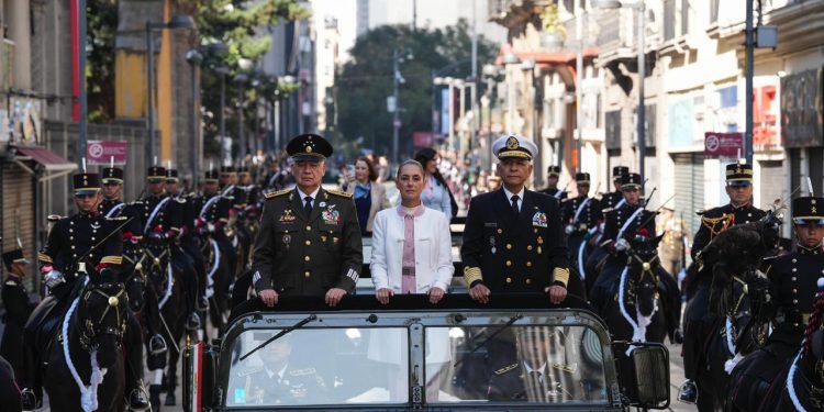 Sheinbaum encabeza la Marcha de la Lealtad en el Zócalo por primera vez en la historia