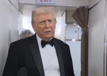 Trump presume que Sheinbaum dejó de enviar petróleo a Cuba tras presión de EU