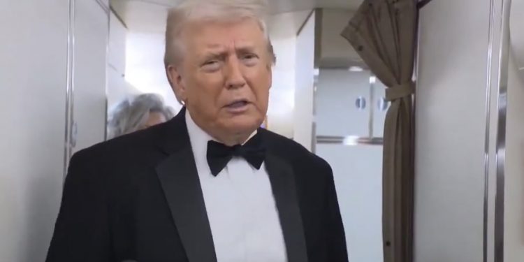 Trump presume que Sheinbaum dejó de enviar petróleo a Cuba tras presión de EU