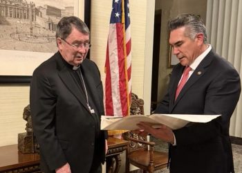 Alito Moreno se reúne con Nuncio Apostólico en EU para abordar migración, seguridad y democracia