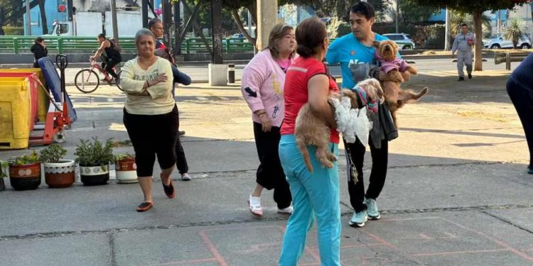 Sismo de magnitud 5.7 activa Alerta Sísmica en la Ciudad de México; sin daños mayores