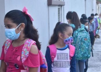 Alejandro Moreno exige regreso del cubrebocas ante alerta por sarampión: acusa negligencia de MORENA