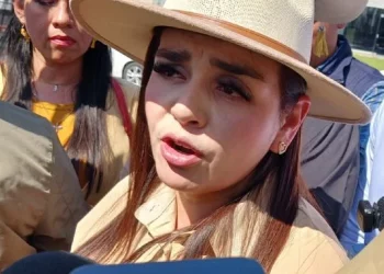 Sheinbaum llama a no politizar denuncia por asesinato del esposo de alcaldesa de Uruapan