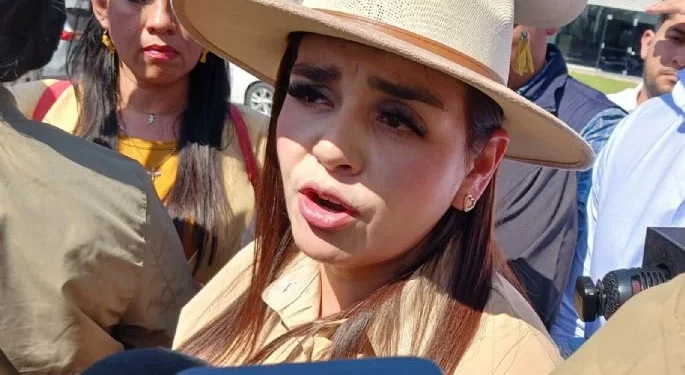 Sheinbaum llama a no politizar denuncia por asesinato del esposo de alcaldesa de Uruapan