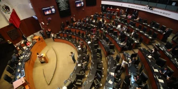 Senado abre debate para poner fin a “pensiones doradas” de altos funcionarios