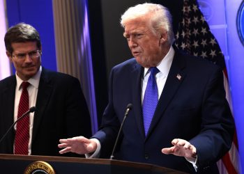 Trump anuncia arancel global del 10% tras fallo del Tribunal Supremo