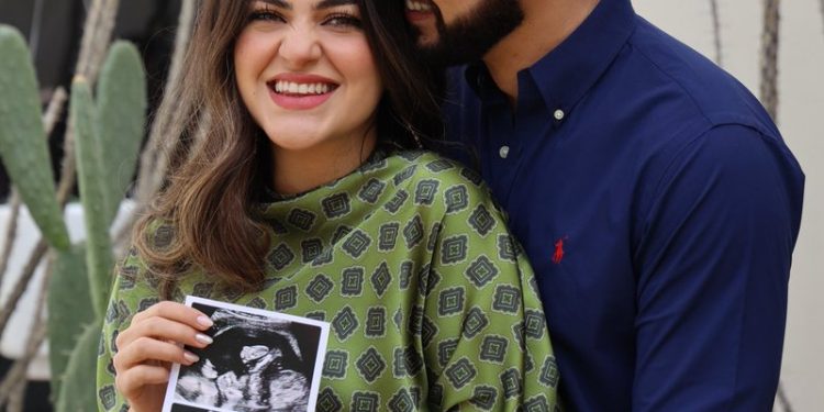 Andrea Chávez anuncia embarazo y afirma que su maternidad fortalecerá su compromiso con la niñez