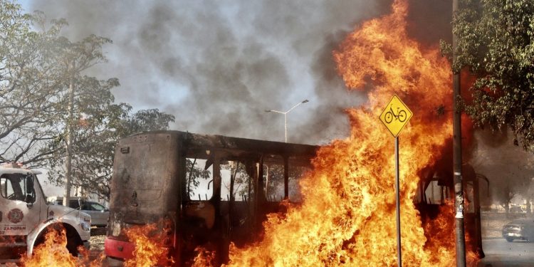 Saldo de 26 muertos tras operativo contra “El Mencho” en Tapalpa; 27 detenidos y 17 bloqueos activos