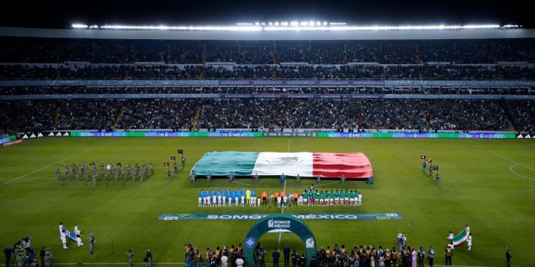 Entre homenaje y Mundial, Sheinbaum envía mensaje de estabilidad: “México está listo”