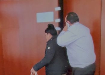 Encerrada tras los sellos: retienen a estilista en salón de belleza del Senado