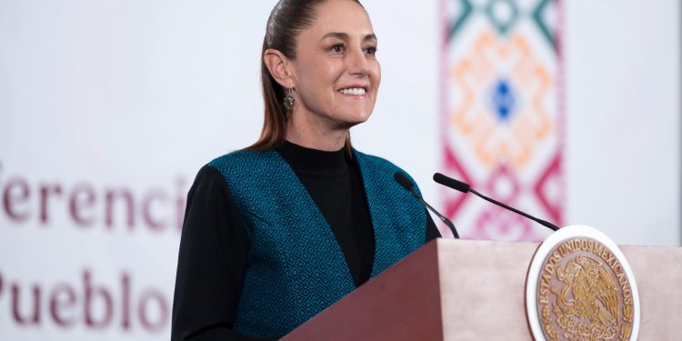 Claudia Sheinbaum lanza credencial nacional de salud: atención universal en IMSS, ISSSTE e IMSS-Bienestar desde abril