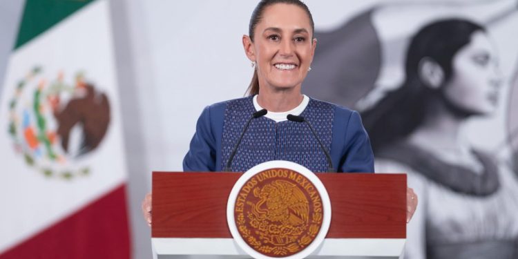 Sheinbaum niega persecución: retiro de donatarias es decisión técnica del SAT