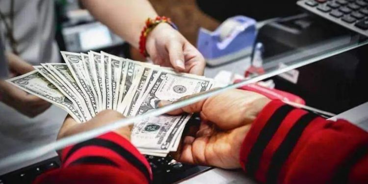 Remesas repuntan en enero, pero registran caída anual de 1.4%: reporta Banxico