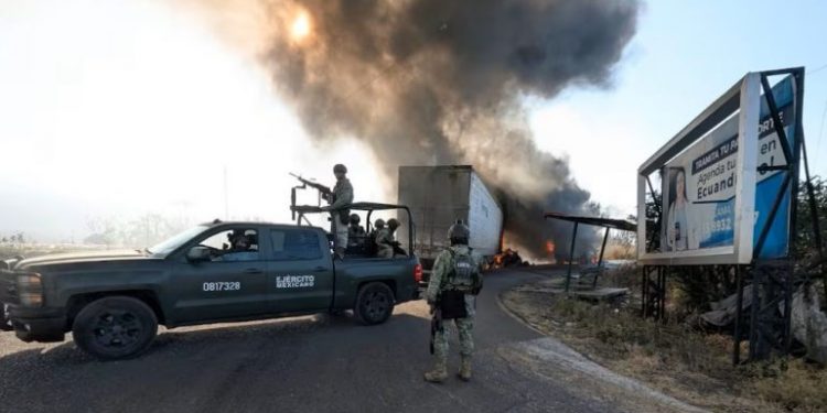 Violencia tras muerte de “El Mencho” deja más de 200 camiones dañados y dos operadores muertos: Canacar