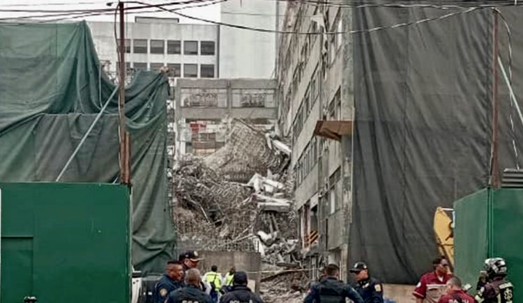 Colapsa edificio en demolición junto al Metro San Antonio Abad: un muerto, un herido y dos atrapados