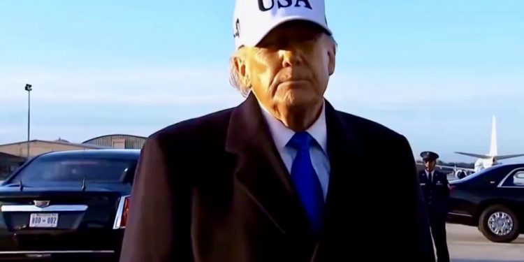 Trump acusa que Sheinbaum rechazó ayuda de EU mientras “los cárteles gobiernan México”