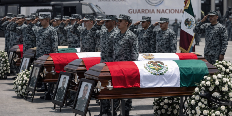 Sheinbaum anuncia apoyo extraordinario a familias de militares caídos en operativo contra “El Mencho”