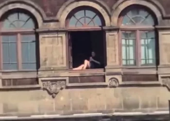 Persona asoleándose en ventana de Palacio Nacional sí existió: Claudia Sheinbaum confirma el caso y aplica sanción