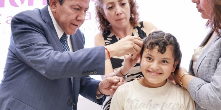 Niñas y niños escuchan por primera vez en Zacatecas tras jornada de implantes cocleares