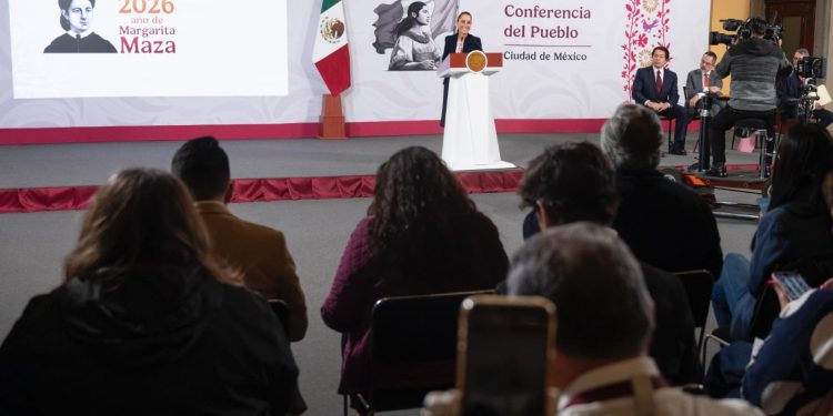 Sheinbaum advierte: “No se pasen de lanza”, gasolineros bajo vigilancia por alza de precios