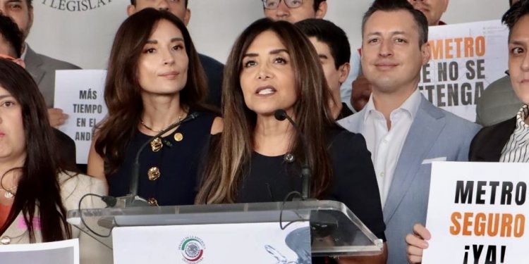 Pese a acuerdo laboral, Barrales alerta fallas estructurales y falta de mantenimiento en el Metro