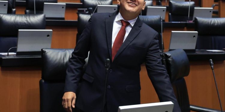 Antonino Morales va contra abusos: propone cancelación libre y sin penalizaciones en seguros