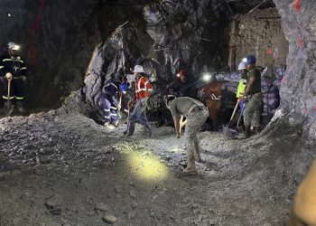 Sheinbaum confirma: hallan con vida a minero en Santa Fe, pero otro falleció