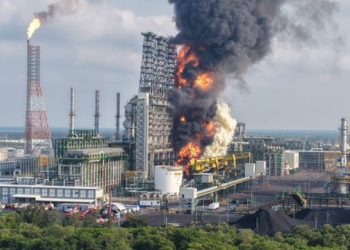 Incendio en Dos Bocas moviliza cuerpos de emergencia; sin heridos, reporta Pemex