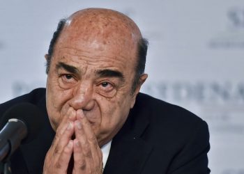 Hospitalizan a Jesús Murillo Karam tras sufrir derrame cerebral; su estado es delicado