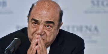 Hospitalizan a Jesús Murillo Karam tras sufrir derrame cerebral; su estado es delicado