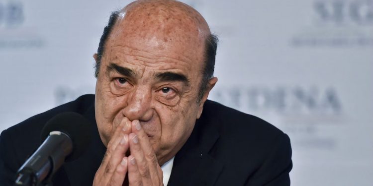 Hospitalizan a Jesús Murillo Karam tras sufrir derrame cerebral; su estado es delicado