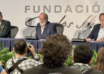 Slim ve a México con crecimiento superior a 1.5% y anuncia inversión de 5 mil mdd; descarta incertidumbre jurídica