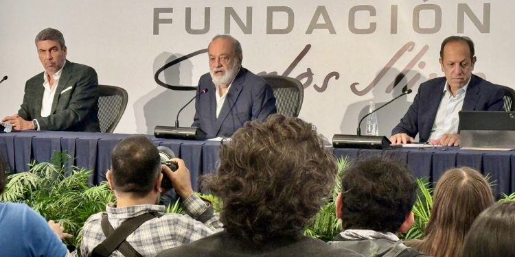 Slim ve a México con crecimiento superior a 1.5% y anuncia inversión de 5 mil mdd; descarta incertidumbre jurídica