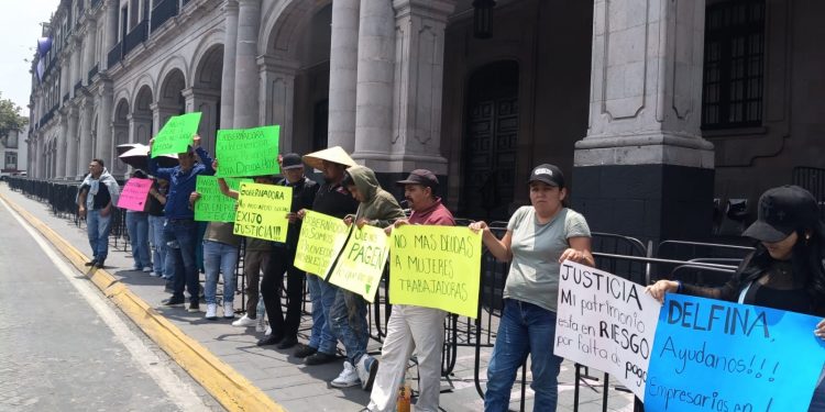 Gobierno del Edomex interviene en conflicto entre Tecámac y proveedores por adeudos millonarios; manifestantes advierten plantón permanente