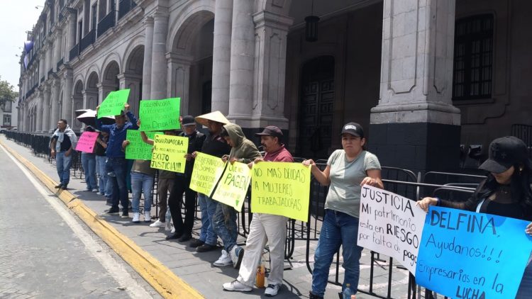 Gobierno del Edomex interviene en conflicto entre Tecámac y proveedores por adeudos millonarios; manifestantes advierten plantón permanente