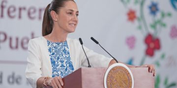 “No protegemos a nadie”: Sheinbaum rechaza corrupción en Morena y acusa ofensiva política