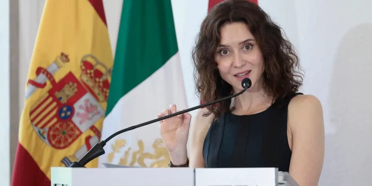 Sheinbaum no cuestiona a Ayuso, pero sí a quienes la arroparon en México