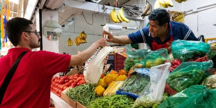 Se desacelera inflación en México; baja a 4.11% en primera quincena de mayo