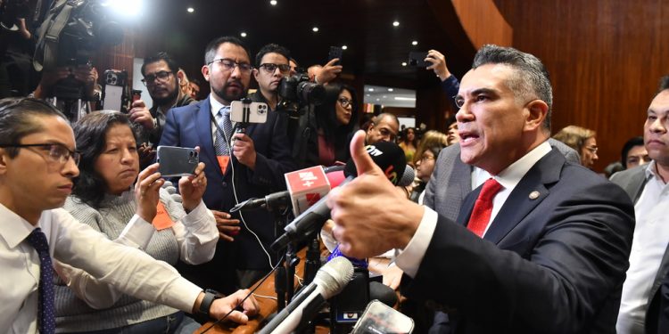 Alito Moreno anuncia denuncias contra “narco juniors” de Morena ante la FGR y organismos internacionales