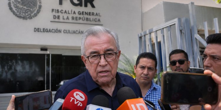 Rocha Moya comparece ante la FGR en Culiacán y afirma total disposición a colaborar