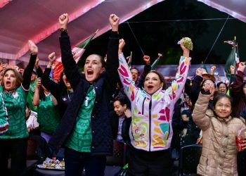 Euforia tricolor: Sheinbaum canta “El Rey” tras la victoria de México sobre Ecuador