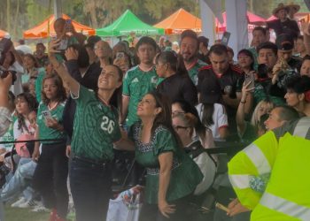 Sheinbaum sorprende en el Deportivo Hermanos Galeana para alentar a México en su debut mundialista