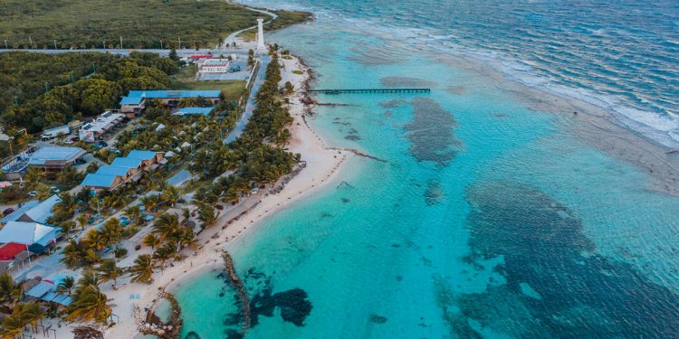 Sheinbaum ordena estrategia para proteger Mahahual y fortalecer el ecoturismo
