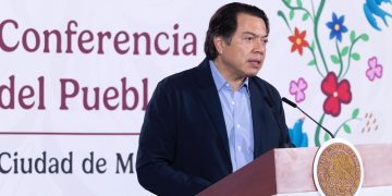Mario Delgado pide a la CNTE levantar el paro y concluir el ciclo escolar; destaca aumentos salariales y diálogo permanente