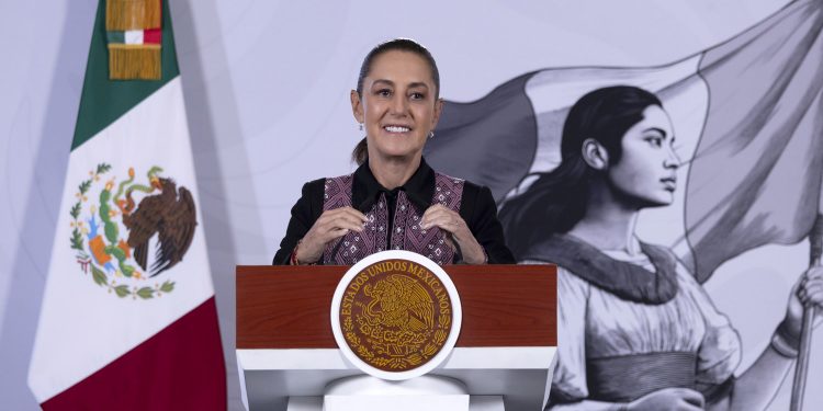 Comisión Permanente convierte sesión en felicitación por cumpleaños de Sheinbaum; Laura Itzel Castillo le dedica mensaje de respaldo