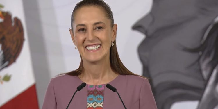 “Las Mañanitas” llegan a Palacio Nacional: reporteros celebran cumpleaños 64 de Sheinbaum